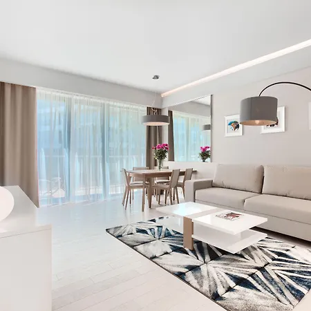 アパートホテル Dune - B ミエルノ